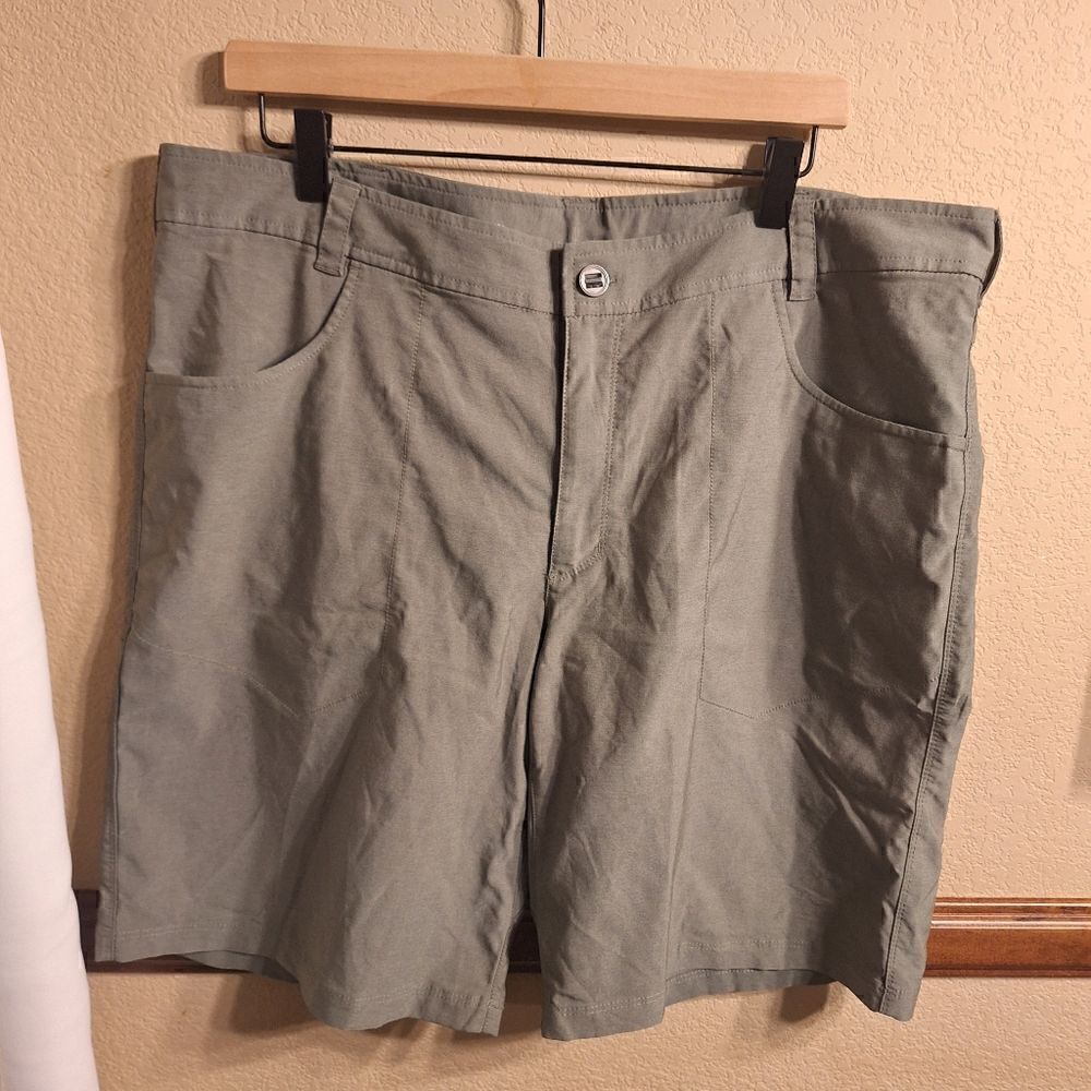 Columbia shorts 40 